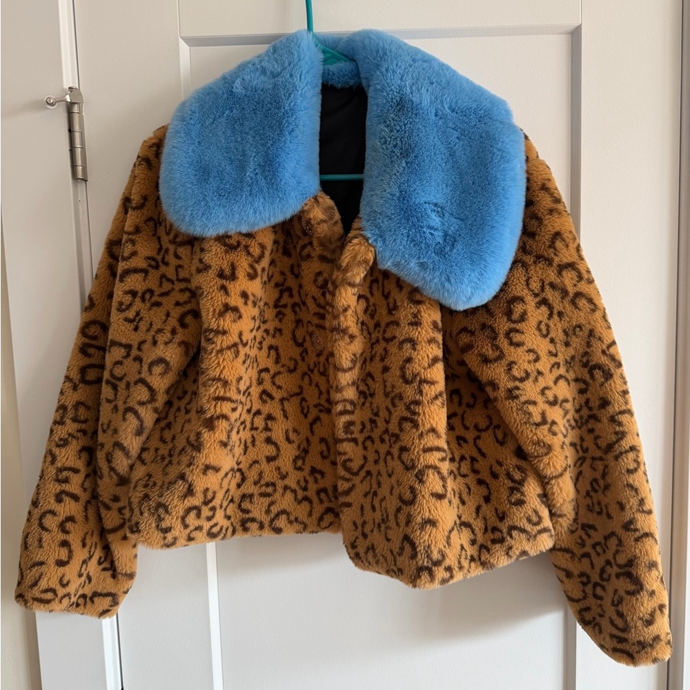 Faux Fur Leopard Jacket with Blue Collar